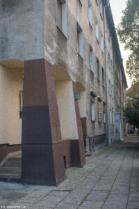 Charakterystyczna zabudowa niemieckiej dzielnicy mieszkaniowej przy Reichstrasse (obecnie ulica Królewska), fot. Krzysztof Lis