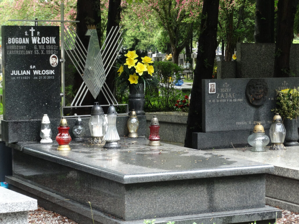 Symbolem cmentarza grębałowskiego jest grób Bogdana Włosika, pierwszej ofiary stanu wojennego w Krakowie, fot. Zbigniew Kos
