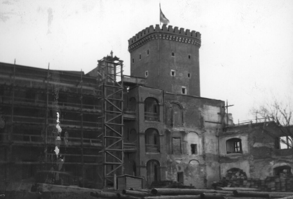 Zamek Królewski na Wawelu – przebudowa zachodniego skrzydła zamku na Kancelarię Generalnego Gubernatora, 1941 r., źródło: nac.gov.pl, sygn. 2-2784