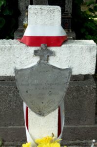 Krzyż na grobie Jana Krężalika, kapitana WP, zm. tragicznie 2 maja 1945 r., fot. Zbigniew Kos