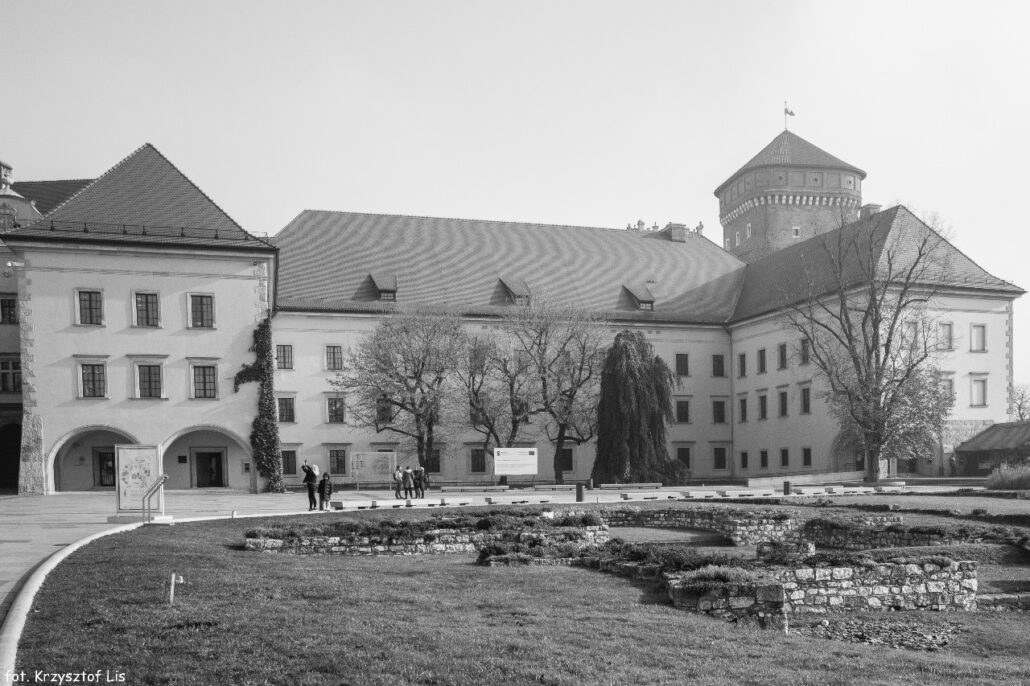 Dawny budynek administracyjny Kancelarii Generalnego Gubernatora Hansa Franka na Wawelu (stan po przebudowie z lat 2006–2009), fot. Krzysztof Lis