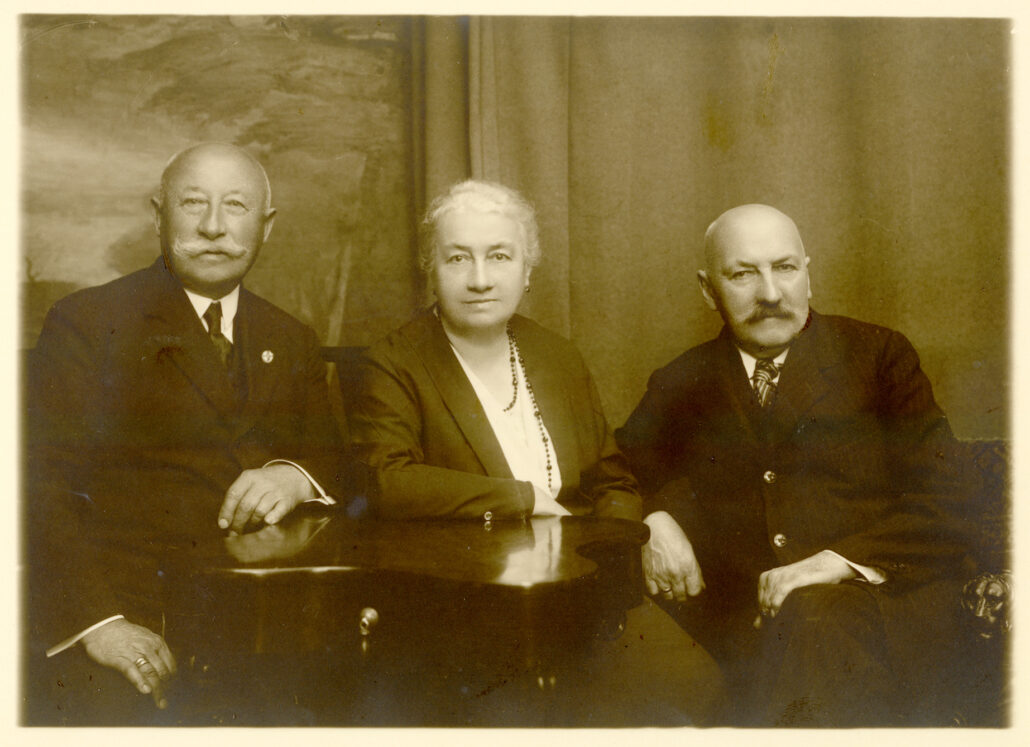 Rodzeństwo Jahodów: Karol, Matylda Kula z d. Jahoda, Robert, Kraków, lata 1916–1919, fot. Józef Kuczyński, wł. MK