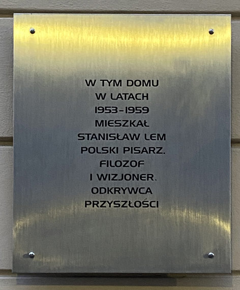 Odsłonięta w 2015 r. tablica na kamienicy przy ul. Bonerowskiej 5, w której mieszkali Lemowie, fot. Paweł Stachnik